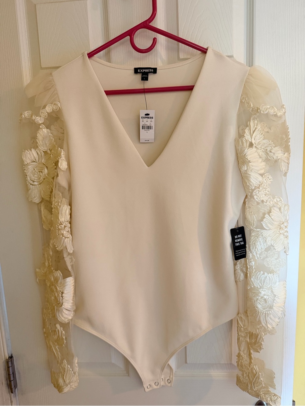 Express Cream V-Neck Bodysuit with Floral Appliqué Sleeves Size Large